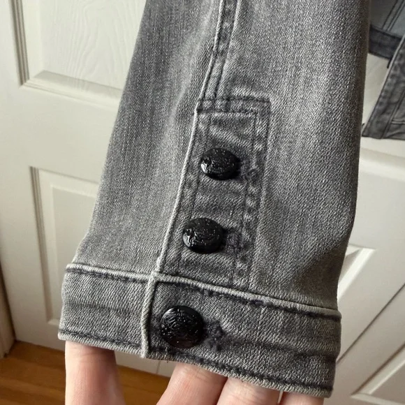 White House Black Market Women’s Gray Denim Jacket - Classic Pocket Detail - Picture 4 of 8